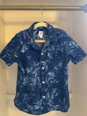 GAP BOYS Blue Hawaiian/Floral Shirt (size XS 4-5)